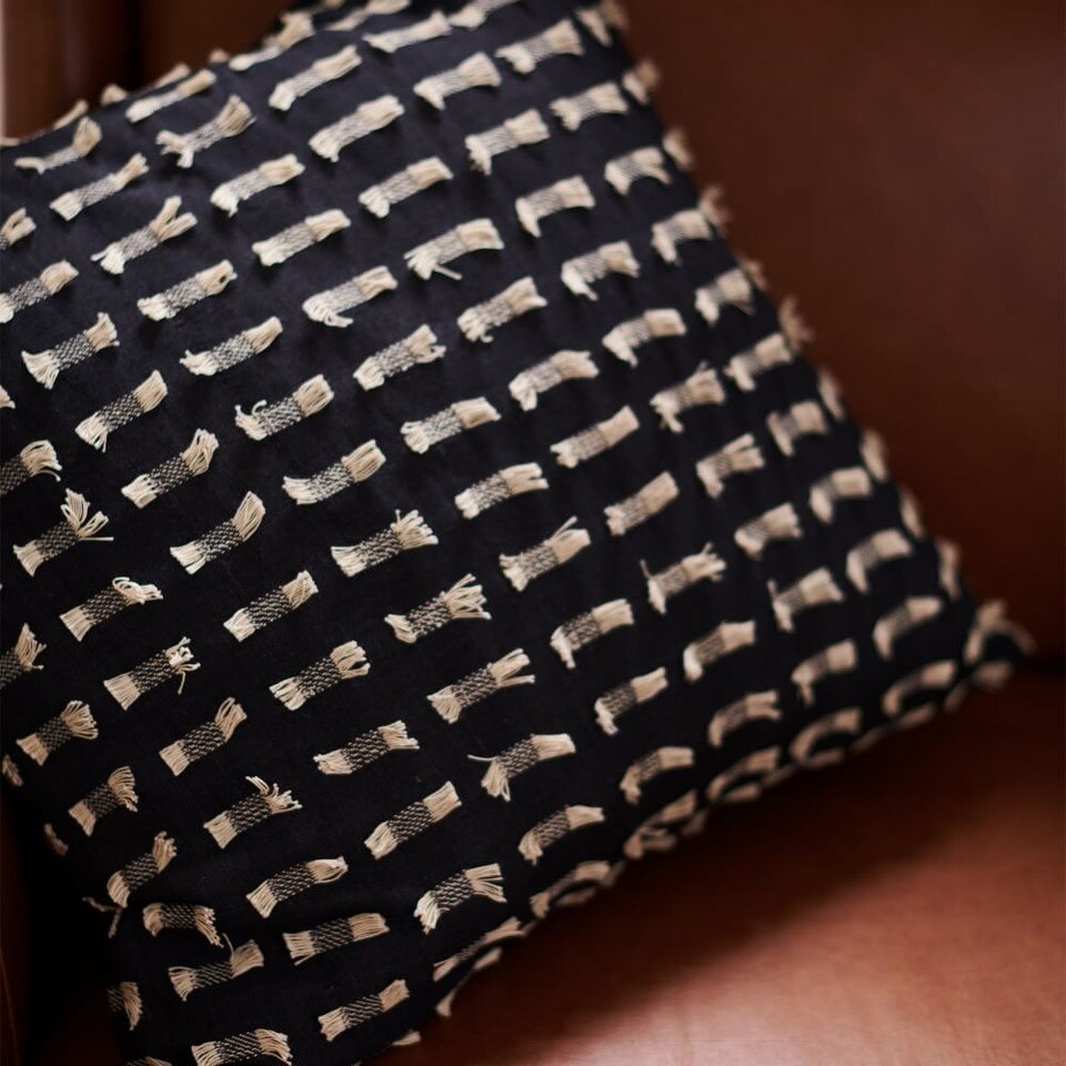CHECKED PIXEL KNIT CUSHION COVER